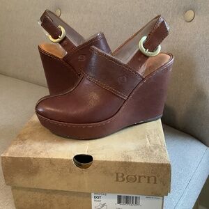 Born platform clogs, size 8, rust
